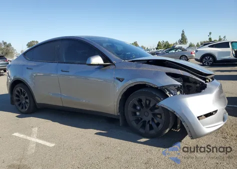 2024 Tesla Model Y z USA, uszkodzony, nr VIN 7SAYGDEE9RA296452